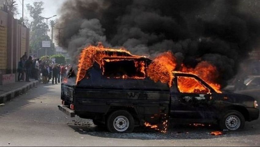 بسبب ماس كهربائي.. انفجار سيارة شرطة بالتجمع الخامس