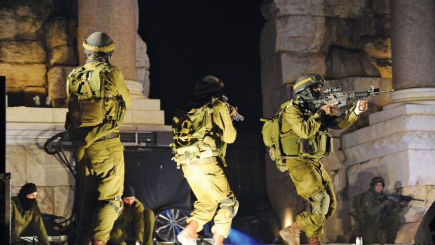 اعتقالات وإطلاق رصاص وقنابل إنارة.. ماذا يحدث في فلسطين؟