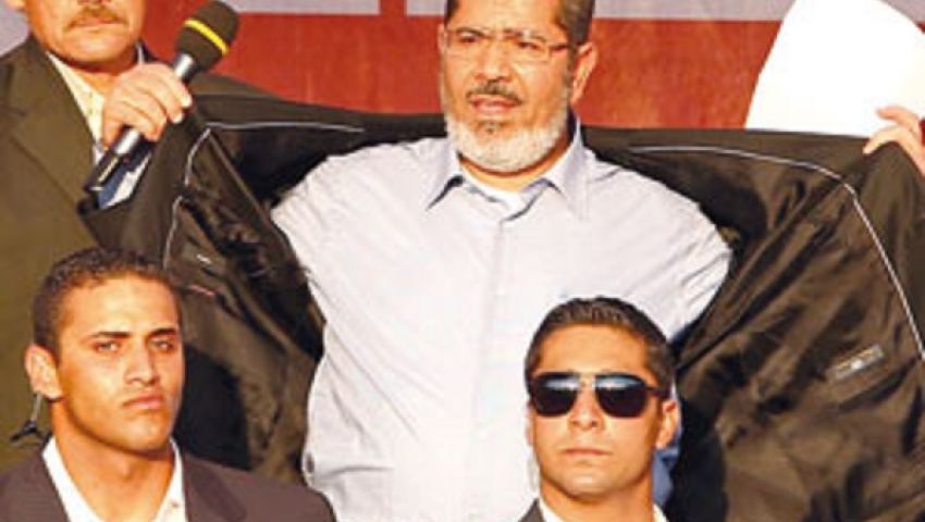  قائد الحرس السابق: مرسي ارتدى واقي رصاص بالتحرير 