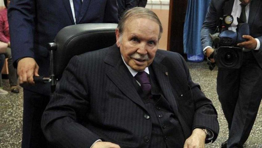 «لا للعهدة الخامسة».. جزائريون ينتفضون ضد ترشح بوتفليقة لولاية جديدة