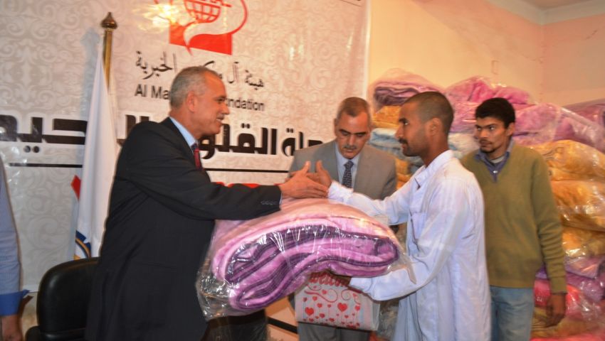 بالصور| توزيع  مساعدات عينية على 200 أسرة في قنا