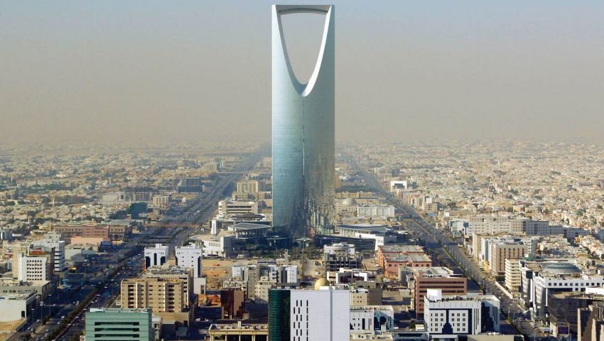 نمو القطاع الخاص غير النفطي في السعودية بعد تسديد الحكومة بعض ديونها