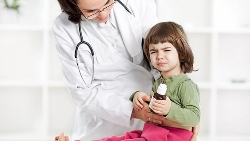 9 أعراض تدل على إصابة طفلك بالديدان المعوية