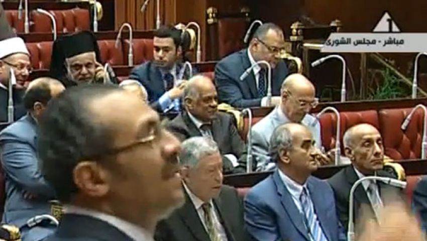 فيديو.. أعضاء الـ50 يقفون دقيقة حدادًا