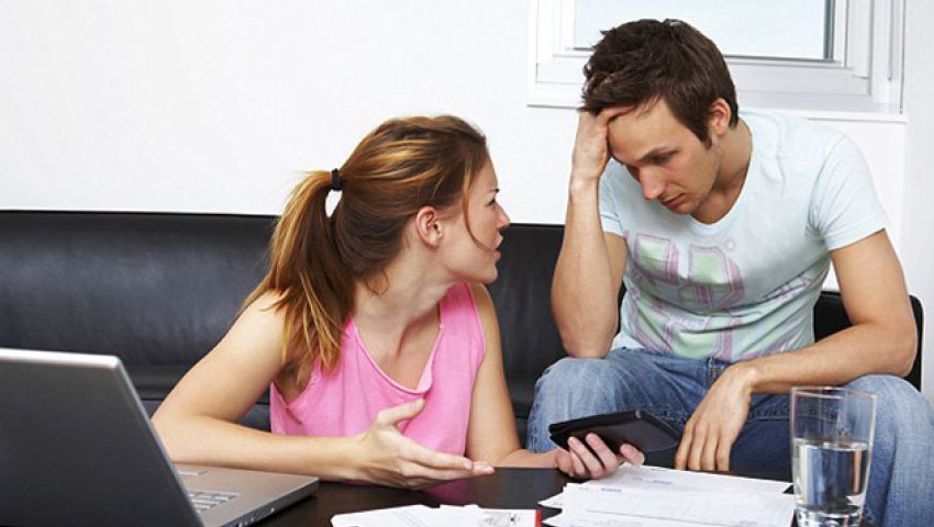 كيف تقنعين زوجك بتوفير المال بدلا من إهداره؟