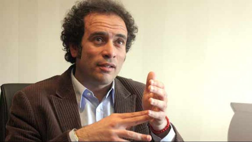 عمرو حمزاوي متضامنًا مع خالد علي: محامي محترم يدافع عن الحرية