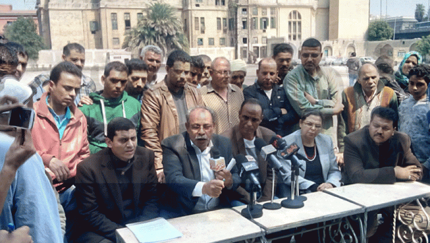 الباعة الجائلون.. من أرصفة الشوارع لـوابور الثلج