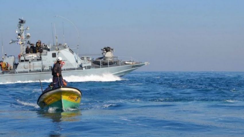 بحرية الاحتلال تعتقل 3 صيادين فلسطينيين قبالة شواطئ غزة