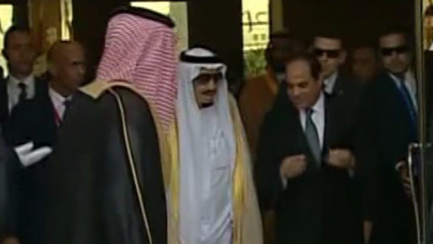 فيديو.. الملك سلمان يغادر مطار القاهرة بصحبة السيسي