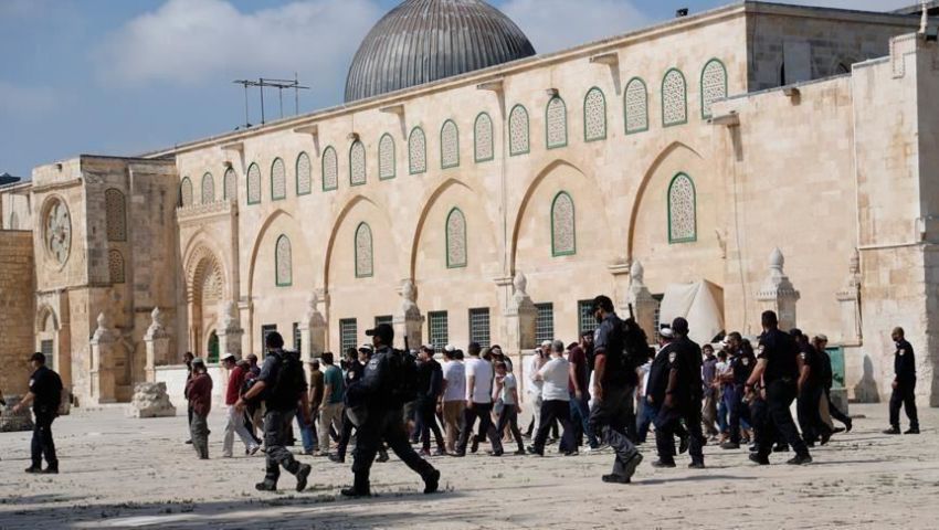 الأقصى ينزف لليوم السادس على التوالي.. مستوطنون يدنسون مسرى النبي