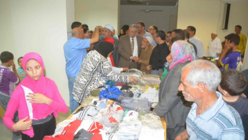 بيت العائلة بالمنيا يفتتح معرض خيري لملابس العيد بالمجان