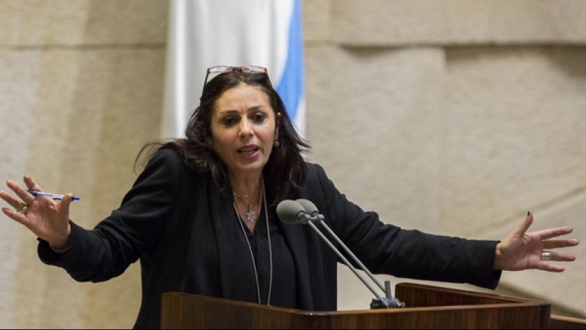 إعلامي فلسطيني: ارتداء وزيرة الثقافة الإسرائيلية فستانًا يحمل صورة القدس تحدٍ للعرب والمسلمين