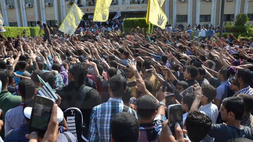 اشتباكات بين مؤيدين للسيسي وطلاب بالأزهر في الدقهلية