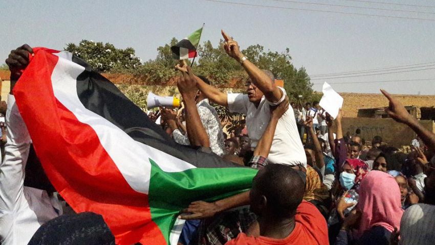 رغم مغازلات البشير|  بـ «موكب المعتقلين».. التظاهرات مستمرة في السودان