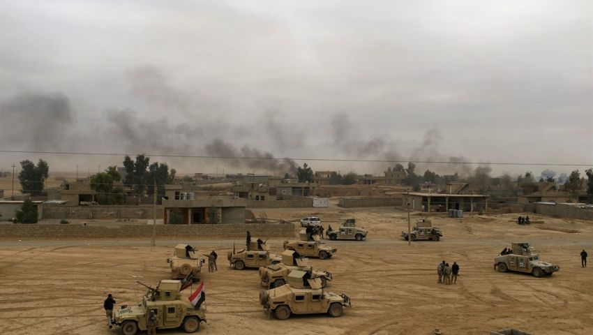 الجيش العراقي يطوق أكبر معسكرات غرب الموصل تمهيداً لاقتحامه