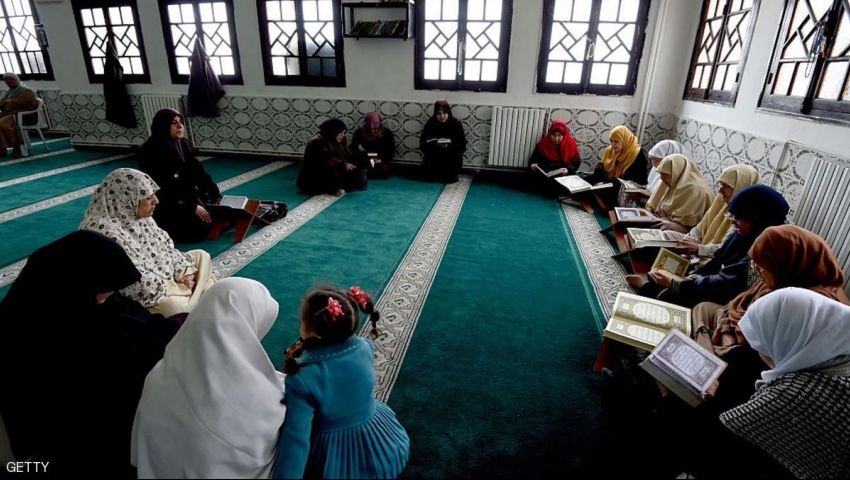 الجزائر.. قانون جديد لتقليص صلاة التراويح