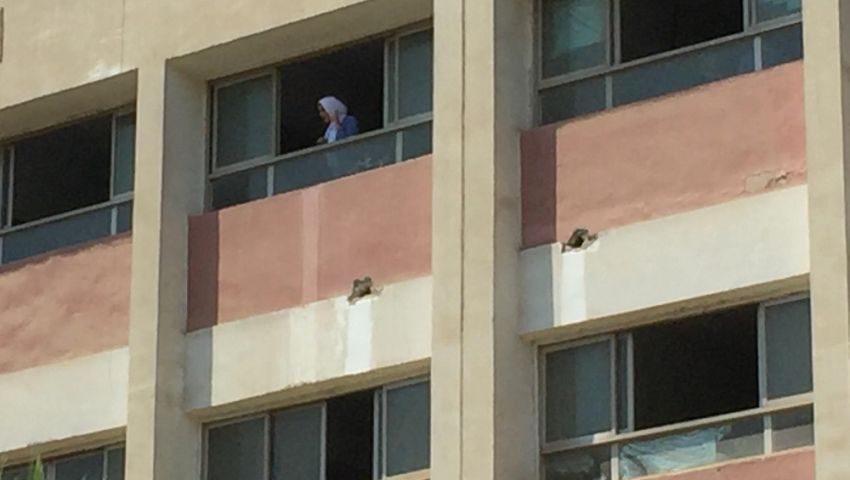 صور| مغامرة بين الآباء والأبناء في امتحان مادة الاقتصاد للثانوية العامة 2019