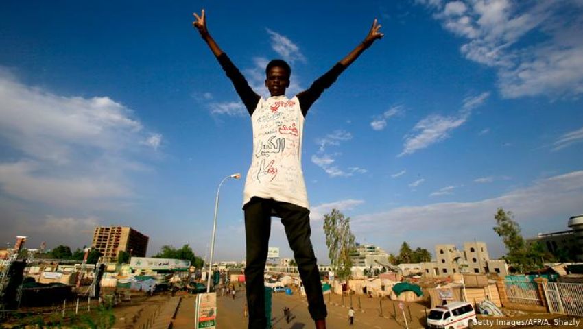 السودان.. البرهان يتعهد بتنفيذ الاتفاق مع قوى «الحرية والتغيير»