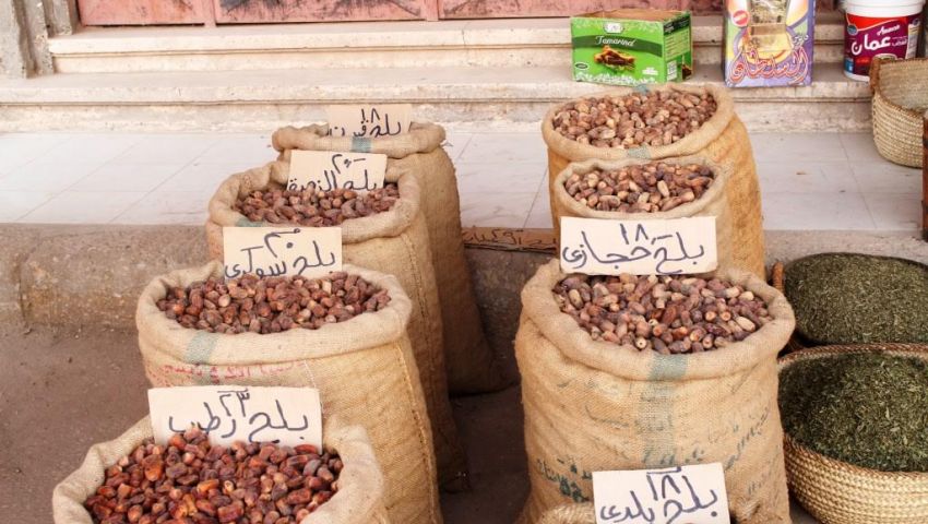 بالصور| أسعار «ياميش رمضان» في قنا..  وقف حال للبائعين