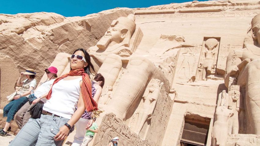 البترول تبحث مبادرات لدعم السياحة والطيران في مواجهة كورونا