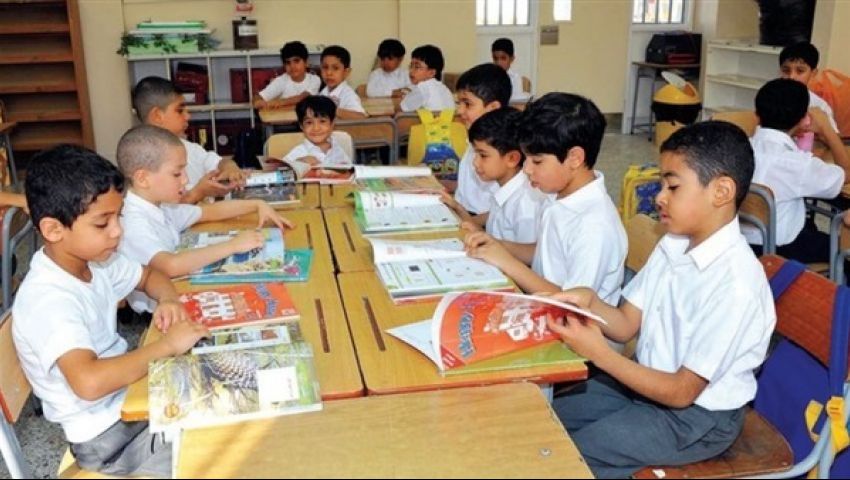 «صداع كل عام».. مصروفات المدارس الخاصة والباصات تستنفز جيوب أولياء الأمور