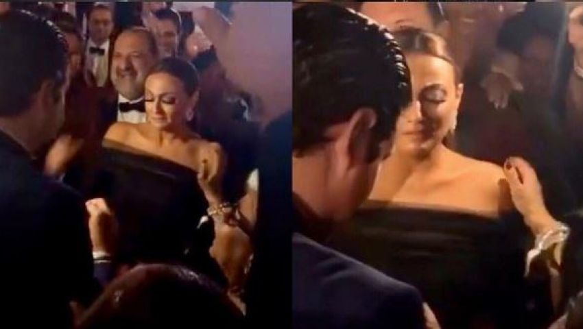 فيديو| بخاتم ألماس ودموع الفرحة.. تفاصيل خطوبة بشرى بمهرجان الجونة