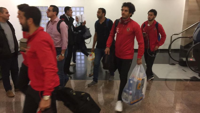بالصور| عودة بعثة النادي الأهلي من الإمارات