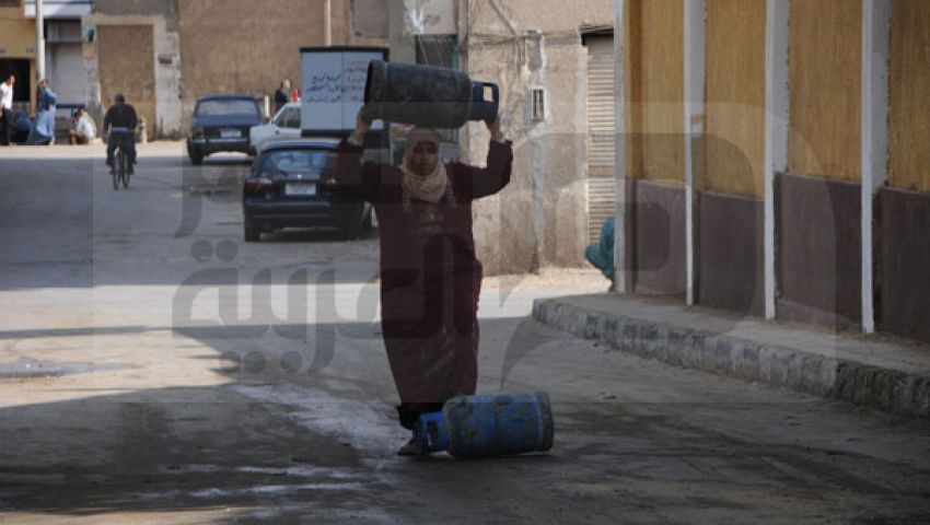 في المنيا.. الأنبوبة فوق رأس الجميع