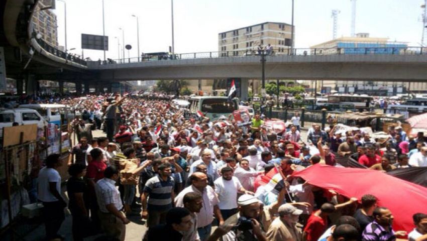 مسيرات حاشدة في القاهرة تطالب بعودة مرسي والدستور