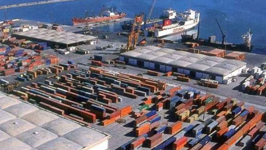 وصول  319 سيارة إلى ميناء الإسكندرية