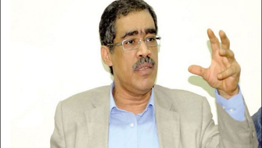 مناوشات بين ضياء رشوان وصحفيي الجرائد المتوقفة