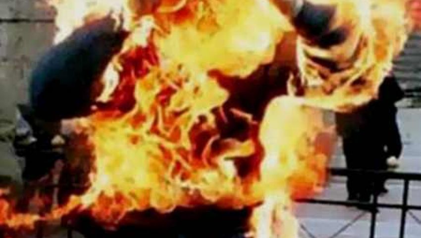 معاق يشعل النار في نفسه بجامعة أسيوط للحصول على وظيفة