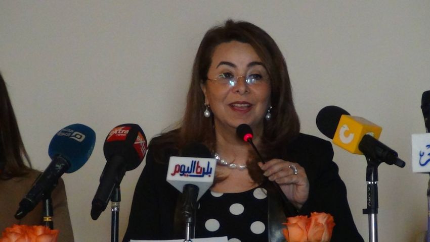 والي تسلم 48 أسرة مسيحية وحدات سكنية بالإسماعيلية