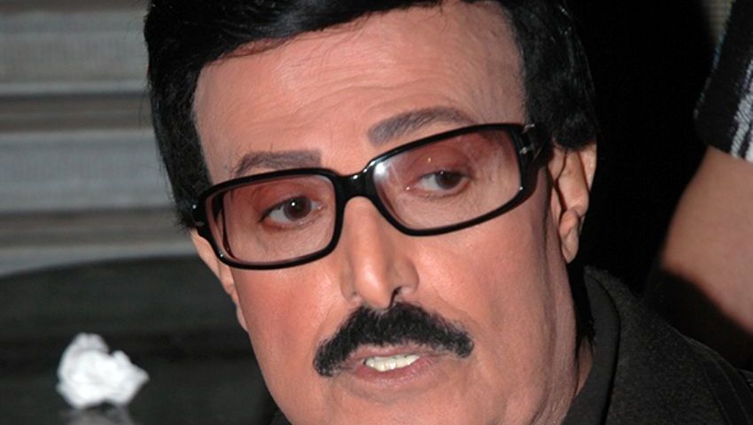 فيديو.. سمير غانم ينتقل للمستشفى بعد تعرضه لأزمة صحية