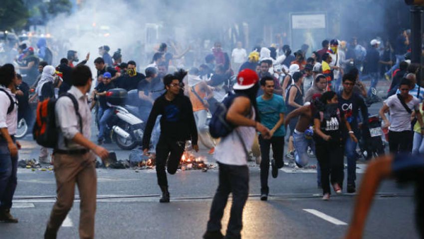اشتباكات في فنزويلا بين قوات الأمن ومحتجين مناهضين لمادورو