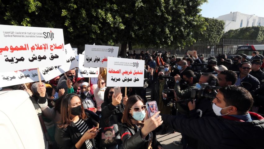 فوضى وتخوين وحصار لحقول النفط.. الاحتجاجات تشعل تونس