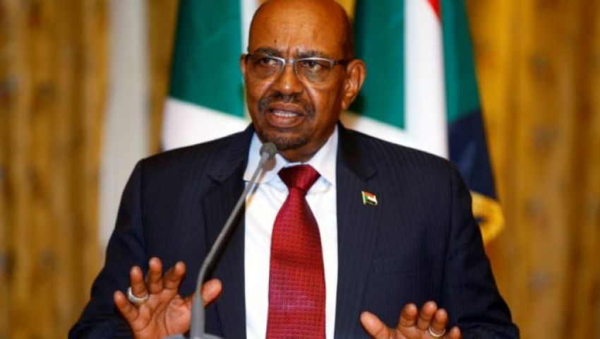 الحكومة السودانية تكشف حقيقة تسليم «البشير» السلطة للجيش