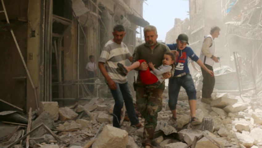قتلى وجرحى بغارات للنظام السوري شرق حلب