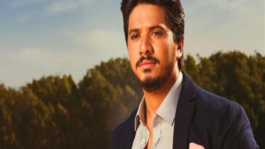 فيديو| «بناقصه».. سادس أغنيات ألبوم مصطفى حجاج «هتزهزه»