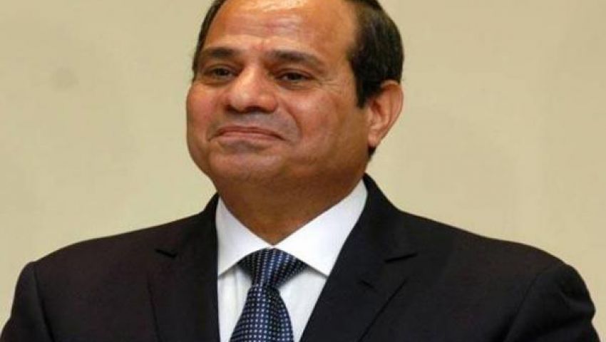 بالفيديو: السيسي يؤدي التحية للمشير طنطاوى بالكلية الحربية
