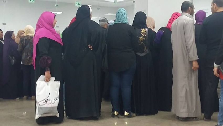 زحام في مكاتب البريد لتحديث بيانات البطاقات التموينية بالإسماعيلية