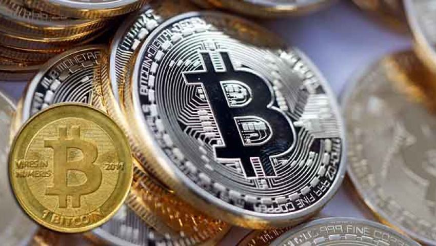 فيديو| آخر تطورات «بيتكوين».. رقم قياسي جديد للعملة الافتراضية