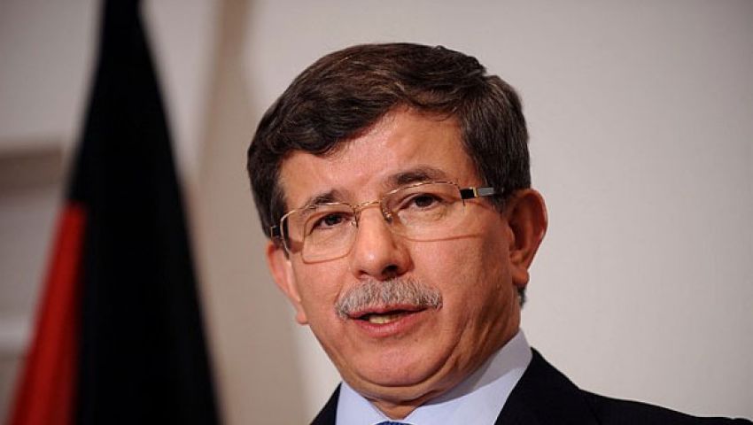 أوغلو: لا أرى أي خطأ ارتكبه مرسي يستوجب الانقلاب