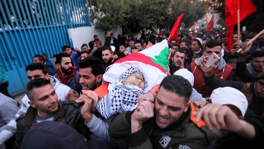 تشييع جثمان فلسطيني قتل برصاص جيش الاحتلال بالضفة