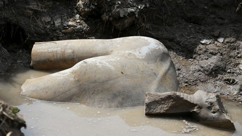 بالفيديو| العناني يحسم الجدل.. بسماتيك الأول صاحب تمثال المطرية