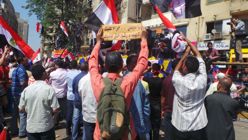 مسيرة السيدة تزيد أعداد المتظاهرين بالتحرير
