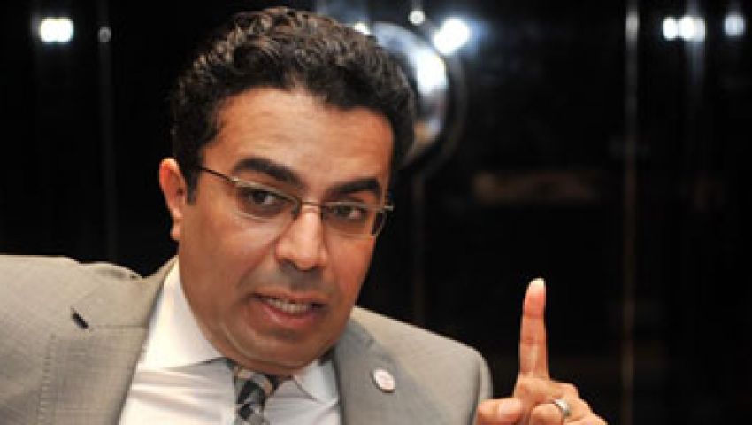 عادل: إخلاء مبارك يشعر الثوار بأنثورتهم راحت على فاشوش