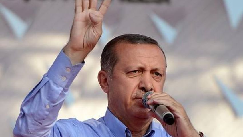 أردوغان يرفع إشارة نصر ترمز إلى ميدان رابعة العدوية