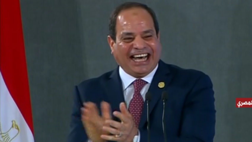 شاهد.. نوبة ضحك للسيسي في احتفالية المرأة المصرية