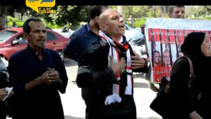 فيديو.. مواطنون يهتفون للجيش أثناء وداع ضحايا سيناء بألماظة
